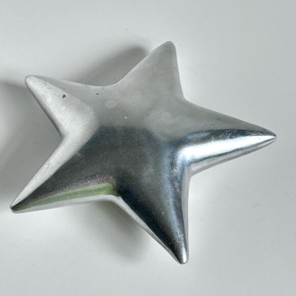 Silver Solid Polished Aluminum Star Paperweight 5" Smooth Cool Heavy - Picture 1 of 6